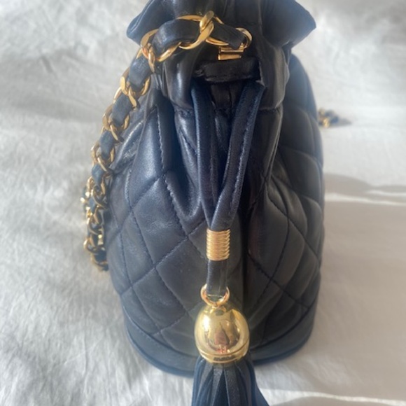 Neiman Marcus Quilted Calfskin Navy Drawstring Chanel - Like Shoulder Purse - Picture 5 of 10